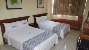 Hotel Dorado a una calle de Playa Regatas y el Malecon - Room