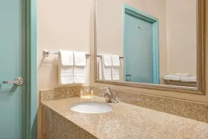 Days Inn by Wyndham Downtown St. Louis - Bathroom