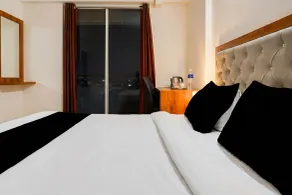 Super Townhouse Lohegaon Near Pune Airport Formerly Landmark Regency - Room