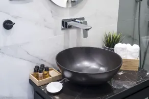 The Location Hotel - Bathroom