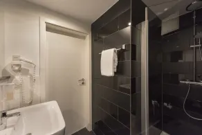 Wyndham Duisburger Hof - Baño