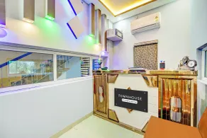 Super Townhouse Anisabad Near Mahavir Sansthan - Reception