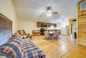 Rustic Apartment w/ Sunset Views in Elkhart! - Interiør