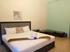 RoomQuest Chonburi Phanat Nikhom - Quarto
