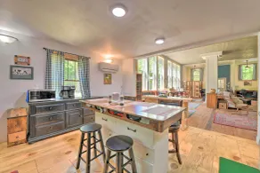 Bright Converted Schoolhouse in Chesterfield! - Interiör