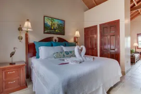 X'tan Ha- The Waterfront - Room