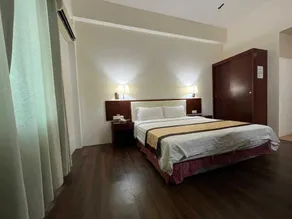Hotel O Atari Inn - Zimmer
