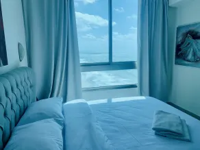 C Tower Apartments - Zimmer