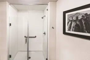 La Quinta by Wyndham San Antonio by Frost Bank Center - Room