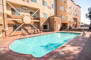 Holiday Inn Express and Suites Bakersfield Central by IHG - Piscine