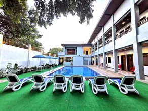 Charms Hotel - Pool