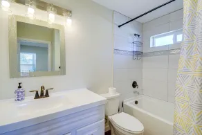 Westport Vacation Rental w/ Private Hot Tub! - Interiør