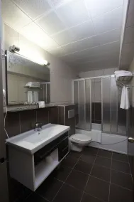 Martinenz Hotel Old City - Bathroom