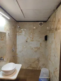 Hotel Radiance Courtyard - Bathroom
