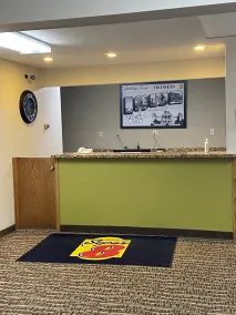 Super 8 by Wyndham Oelwein - Lobby
