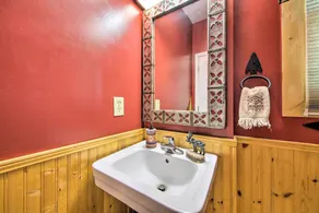 11 Mi to Calaboose Cellars: Marble Cabin w/ Deck! - Interiör