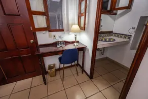 Las Mariposas Hotel & Studios - Bathroom
