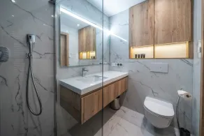 Meta Apartments - Bathroom