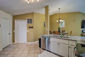 Pet-Friendly Amelia Island Home ~ 1 Mi to Beach! - Interiör