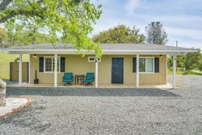 Coulterville Home w/ Gazebo Near Lakes & Hiking! - Innenbereich