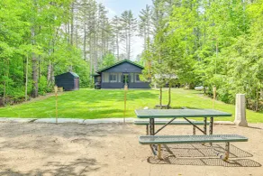Riverfront Cabin w/ Hot Tub in Schroon Lake! - Innenbereich