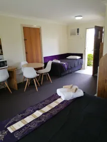 Lakeside Lodge Motel - Room