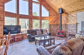 Idyllic Frazier Park Cabin: Views, Pool Table - Interiør