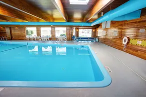Country Inn & Suites by Radisson, Traverse City, MI - Piscine