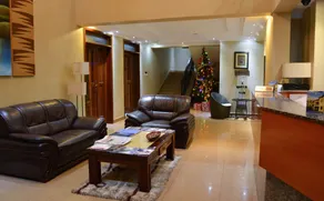 Elevate Suites - Recepción