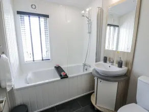 Manor Heights Lodge - Bathroom