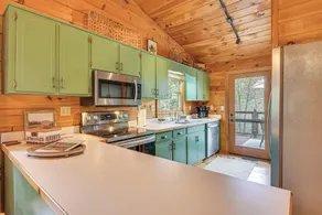 Cozy Cabin in Private Location w/ Hot Tub & Grill! - Innvendig