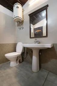 Hotel Himalayan Club - Bathroom
