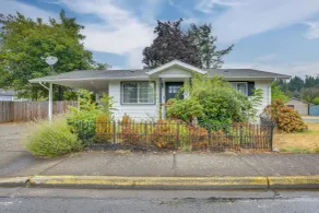Hot Tub & Fenced Yard: Cozy Cottage Grove Home - Interiör