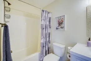 Westport Vacation Rental w/ Private Hot Tub! - Interiør