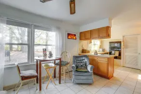 3 Mi to Mill Creek Park: Willingboro Home w/ Grill - Innvendig