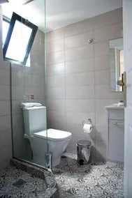 Geo Holidays Studios - Bathroom