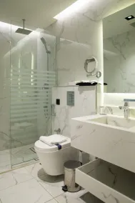Rasia Hotel Madinah - Baño
