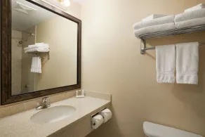 Travelodge by Wyndham Strathmore - Salle de bain