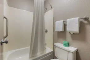 Red Roof Inn Hickory - Banheiro