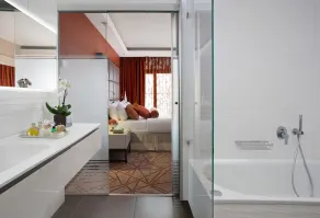 Carlton Tel Aviv Hotel – Luxury on the Beach - Baño