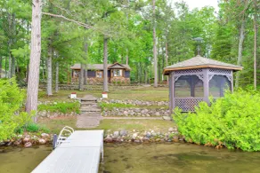 Waterfront Tee Lake Cabin: Dock, Fire Pit + More! - Interiör