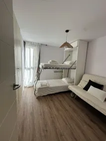 Kinderfreundliches Apartment mit Pool, Garten und Terrasse | Bergblick - Zimmer