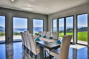 Luxury Home w/ Views - 5 Min to Columbia River - Intérieur