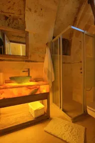 Iris Cave Cappadocia - Bathroom