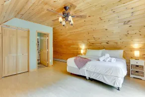 Pocono Dog-Friendly Home on River - Zimmer