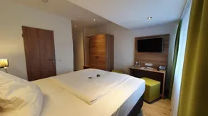 Business double room, shower/WC - Camera