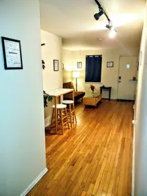 Room in Guest Room - Twin Bunk-style Bedroom Close to Downtown - Vardagsrum