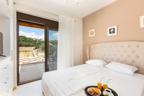 Villa adatta alle famiglie con giardino, griglia e piscina privata | Vista sulla città | Accanto alla spiaggia - Camera