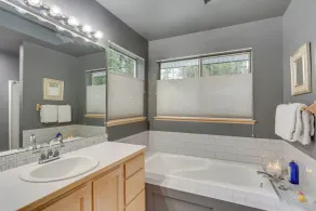 PNW home with Sundance Hot Tub home - Interiør