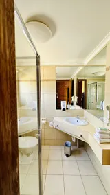 Early Australian Motor Inn - Bathroom